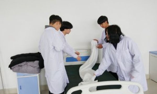 乐山市医药科技学校（成都校区）基础护理实训（浦江）