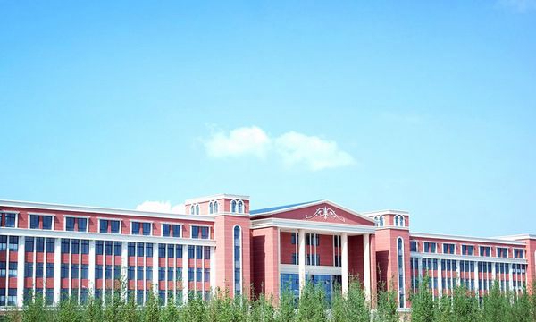 乐山市医药科技学校（成都校区）主教学楼远景（浦江）